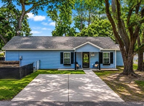 1842 Spivey Ave., Conway, SC 29527