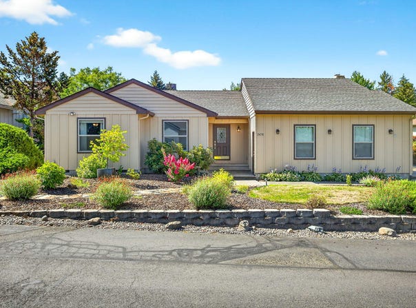 2458 Republic Way, Medford, OR 97504