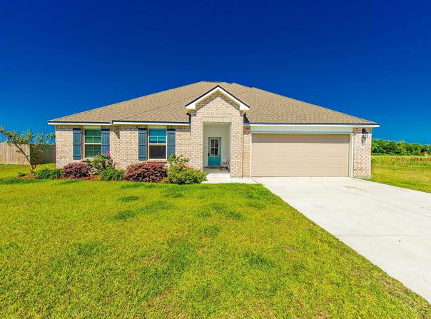 23074 Riverbank St, Vacherie, LA 70090