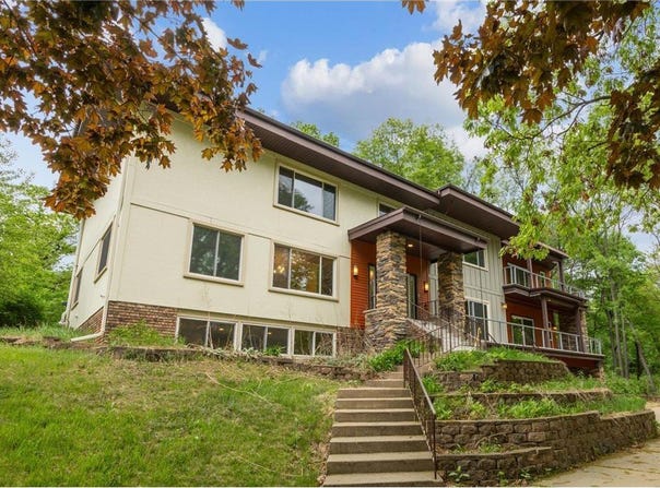 21 Red Fox Road, North Oaks, MN 55127