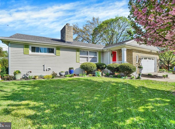 2360 LOUCKS Road, YORK, PA 17408