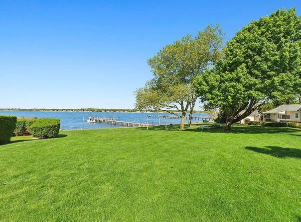 30 Rampasture Rd, Hampton Bays, NY 11946