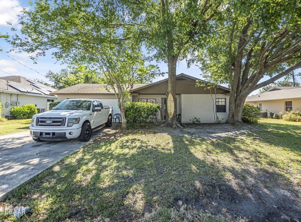 140 Westgrill Drive, Palm Coast, FL 32164