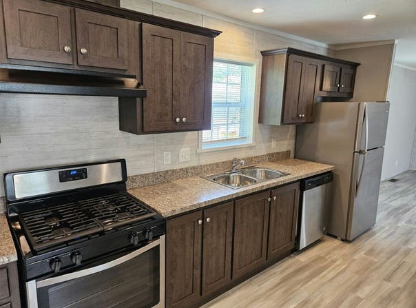 16031 Beech Daly, Taylor, MI 48180