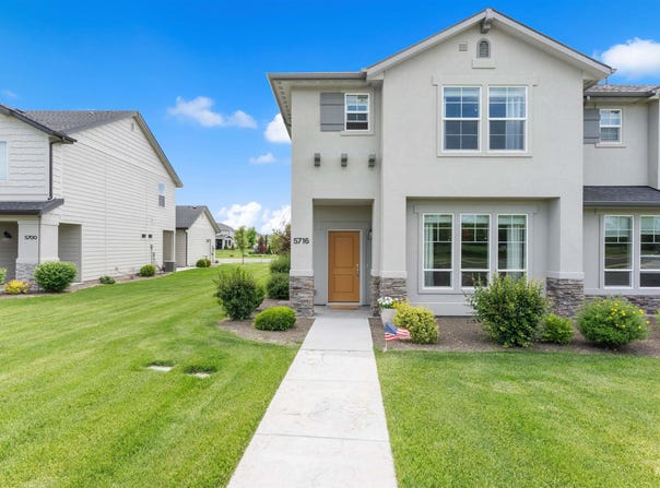 5716 W Stadium Ln, Eagle, ID 83616