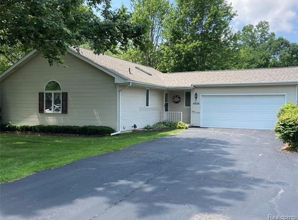11656 Hawthorne Glen Drive, Grand Blanc, MI 48439