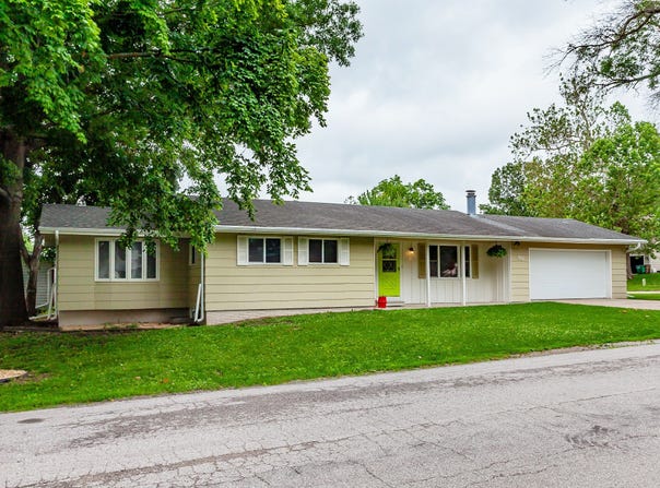 80 Pennsylvania Street, Carlisle, IA 50047
