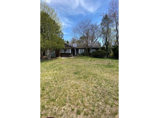957 Bellmore Avenue, Central Islip, NY 11722