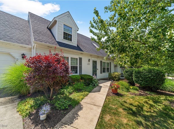 2594 Burridge Circle, Twinsburg, OH 44087