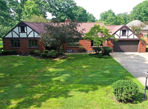 521 E Pine Street, Grove City Boro, PA 16127