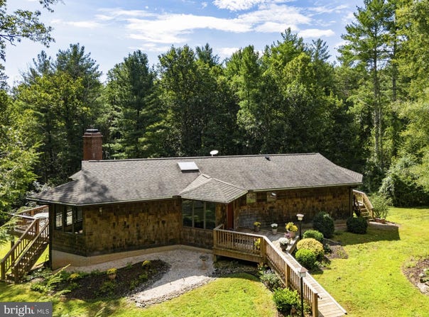 207 GRAND VIEW Road, WASHINGTON, VA 22747
