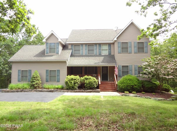 1100 Dewberry Drive, Hawley, PA 18428
