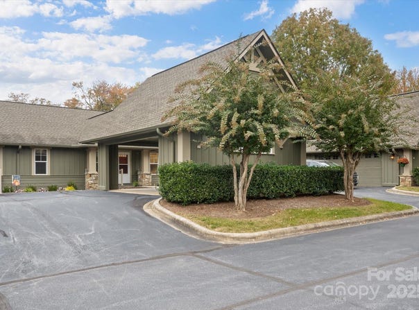 102 Fox Den Court, Hendersonville, NC 28792