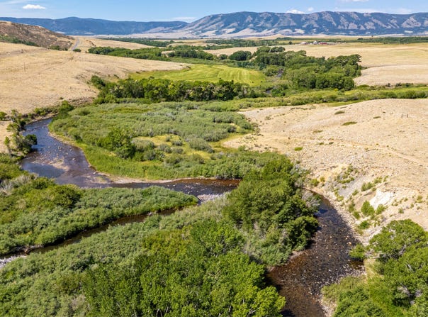 84 Bow Fiddle Ranch Rd, Centennial, WY 82070