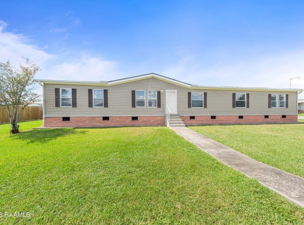 204 Crosswinds Drive, Youngsville, LA 70592