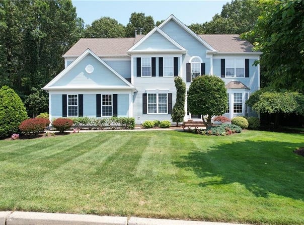 322 Sleepy Hollow Farm Road, Warwick, RI 02886