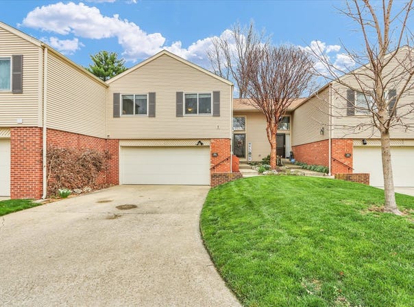 29 Fields E Drive, Champaign, IL 61822