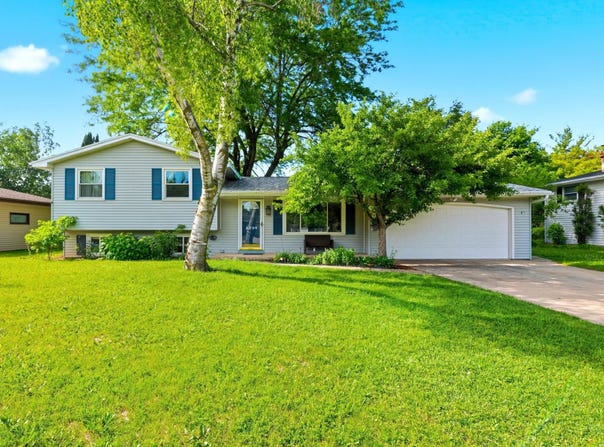 2539 MARY JO Drive, GREEN BAY, WI 54311