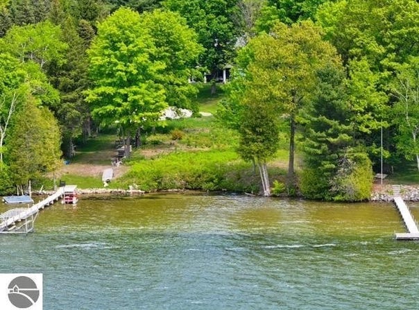2620 Sandy Ridge Road, Lake Leelanau, MI 49653