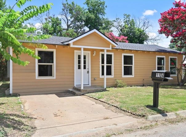 1104 Madison Street, Cleburne, TX 76033