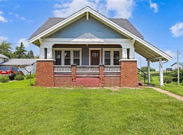 506 W 9th St, IA 52772