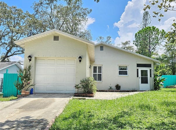 612 BOSTON STREET, TARPON SPRINGS, FL 34689