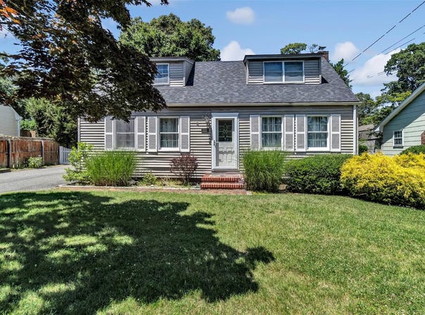 5225 Peconic Bay Boulevard, Laurel, NY 11948