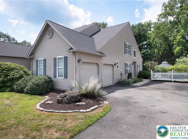 2073 Rolling Meadow Drive, Lower Macungie Twp, PA 18062