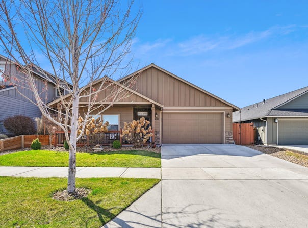 3030 NW Dogwood Avenue, Redmond, OR 97756