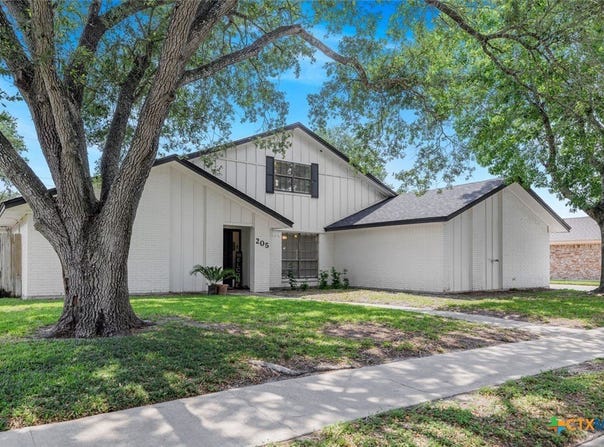 205 Magdalena Drive, Victoria, TX 77904