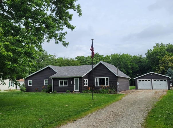 614 E 8TH Street, St David, IL 61563