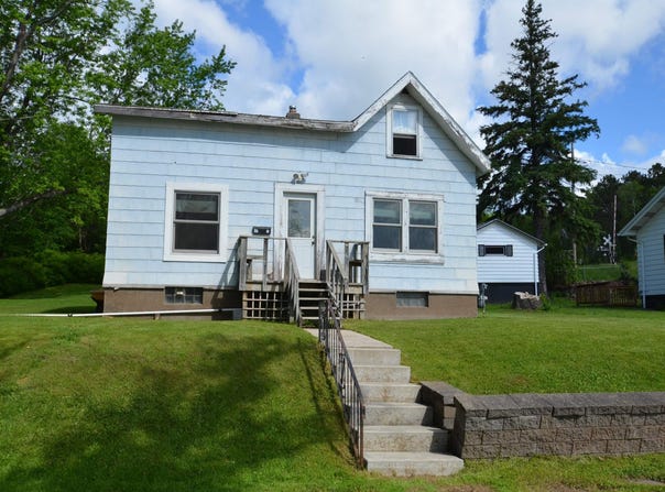 4011 W 9th St, Duluth, MN 55807