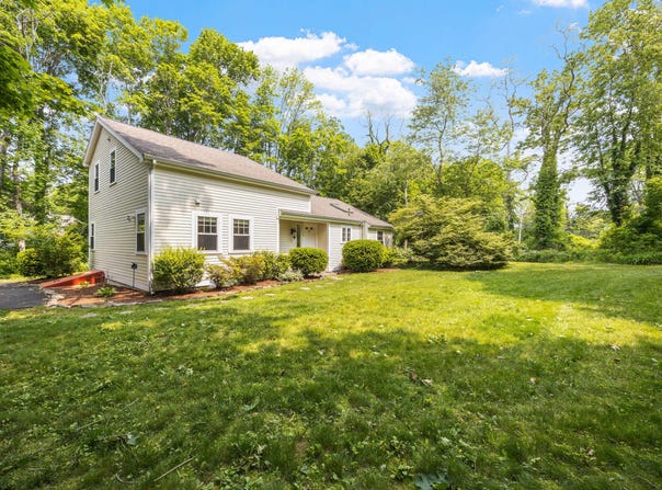 20 Olofson Drive, Cataumet, MA 02534