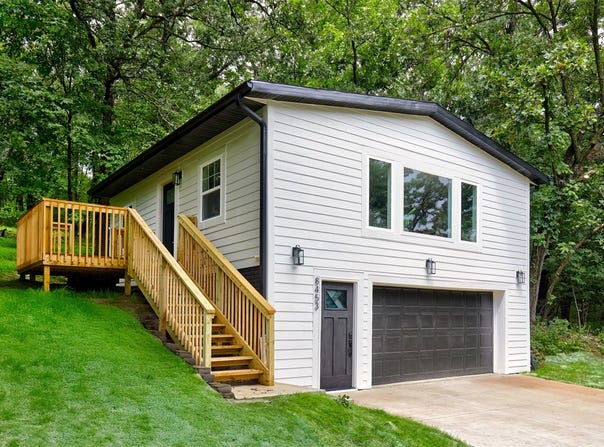 8453 Meadow Wood Drive, Dexter, IA 50070