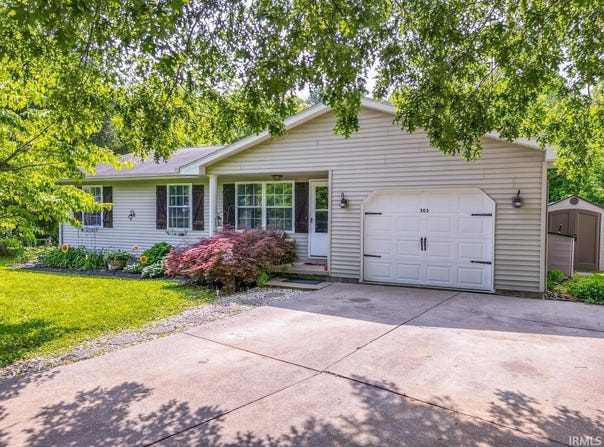 303 W Blackfoot Drive, Ellettsville, IN 47429