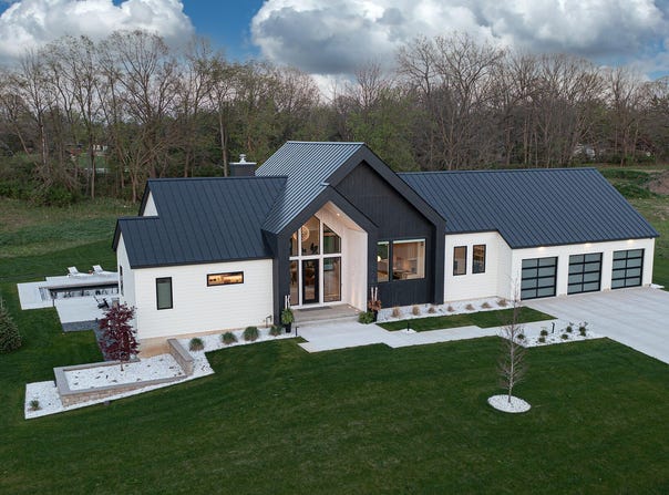 5044 Hickory Pointe Woods SE, Ada, MI 49301