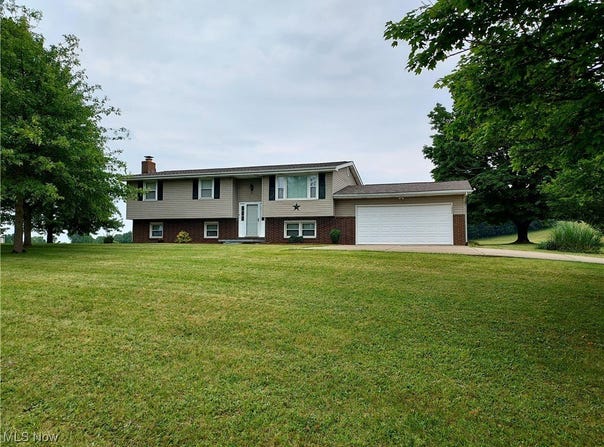 1990 Belfort Avenue, Louisville, OH 44641