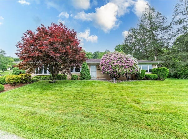 240 Connellsville St, Dunbar, PA 15431