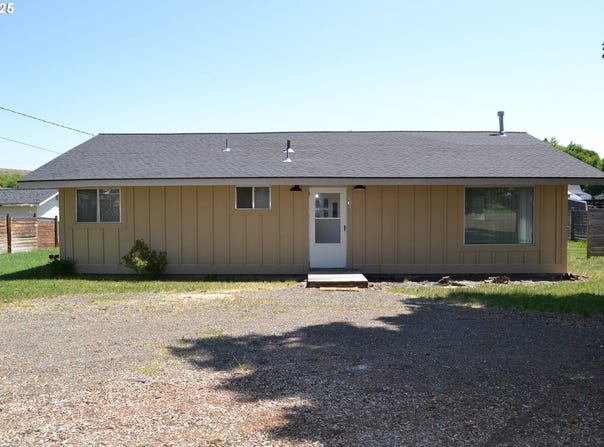 203 S ALDER ST, Wallowa, OR 97885