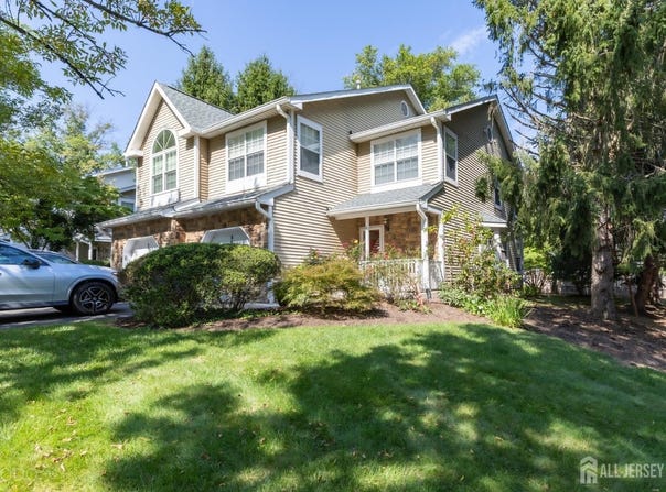 86 Gordon Avenue, Lawrence, NJ 08648