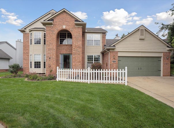 1894 Twin Sun Circle, Walled Lake, MI 48390
