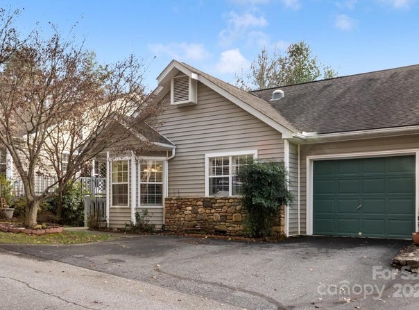 870 S Park Place, Hendersonville, NC 28791