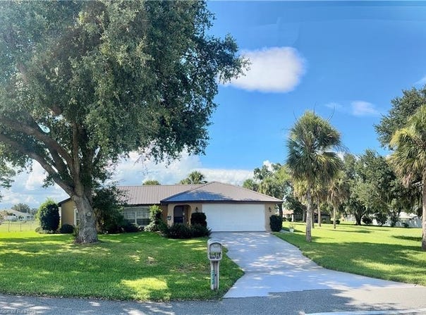 201 Duane Palmer Boulevard, Sebring, FL 33876