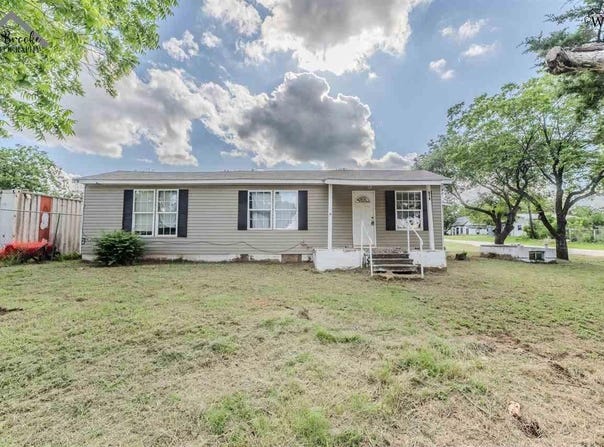 915 N HENRIETTA STREET, Henrietta, TX 76365