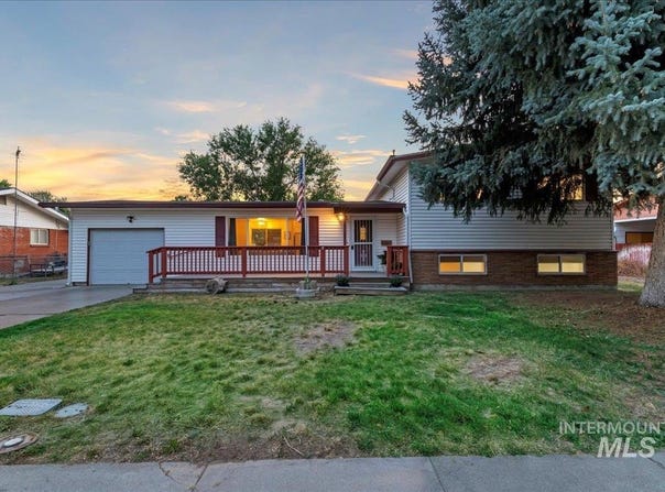 1115 N 6th E, Mountain Home, ID 83647-2033