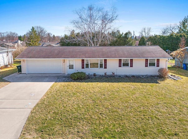 1371 VIEW Lane, GREEN BAY, WI 54313