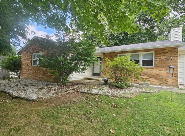 1011 Blueberry Hill Avenue, Mt Vernon, IL 62864
