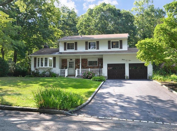 39 Sheryl Crescent, Smithtown, NY 11787