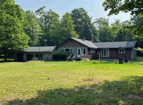 3594 N LAKE SHORE, HARBOR SPRINGS, MI 49740