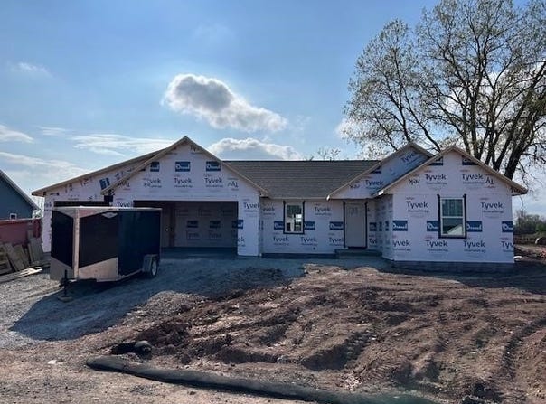 1658 FOUNDERS Street, NEENAH, WI 54956